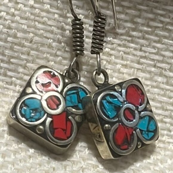 NWT Artisans Handmade Tibetan Turquoise Coral Small Floral Earrings from Nepal - Picture 2 of 6